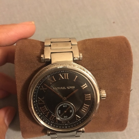 Authentic Michael Kors women’s watch. - Picture 3 of 3